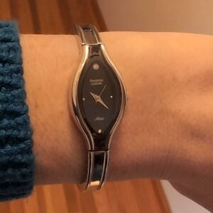 Armitron Diamond Now Women's Silver Tone Watch - NEW BATTERY!